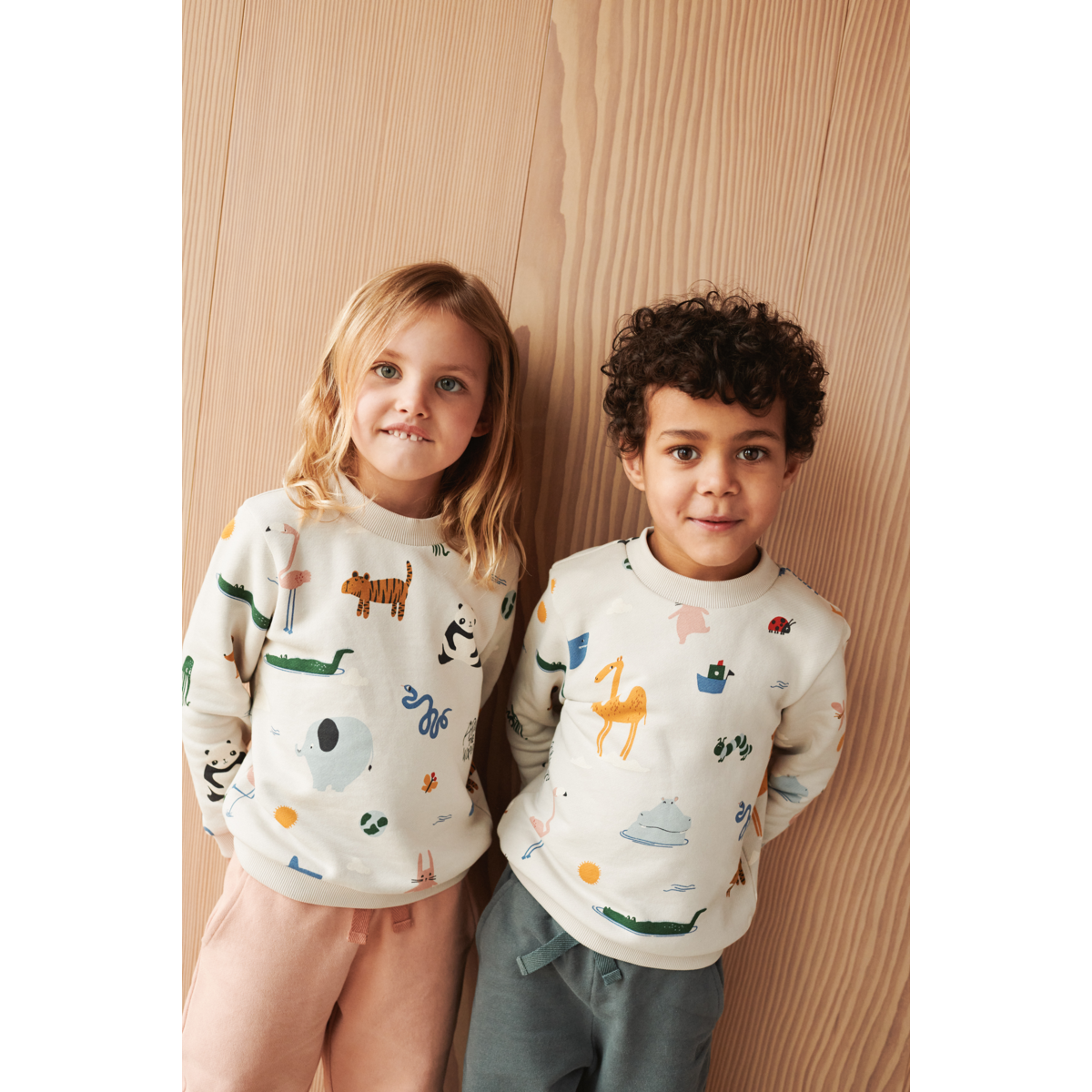 Thora Sweatshirt Around The World